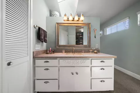 Bath - 22145 Gilmore Ranch Rd, Red Bluff, CA 96080 photo 1 of 4