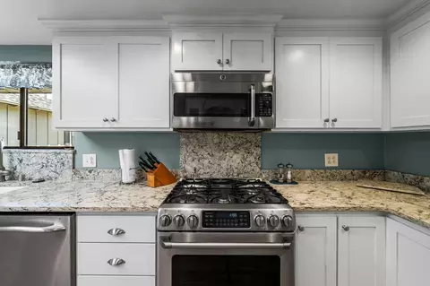 Kitchen - 22145 Gilmore Ranch Rd, Red Bluff, CA 96080 photo 3 of 6