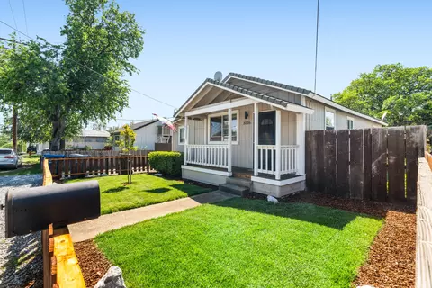 3236 Veda St, Redding, CA 96001 photo 2