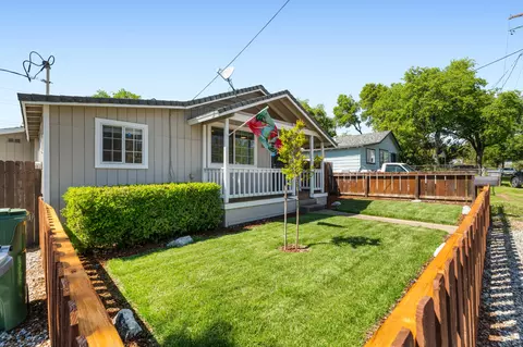 3236 Veda St, Redding, CA 96001