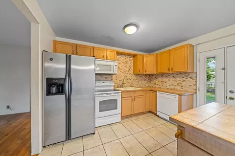 Kitchen - 3082 Lawrence Rd, Redding, CA 96002 photo 1 of 2