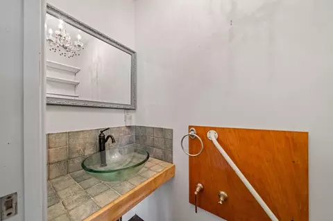 Bath - 3082 Lawrence Rd, Redding, CA 96002 photo 2 of 2