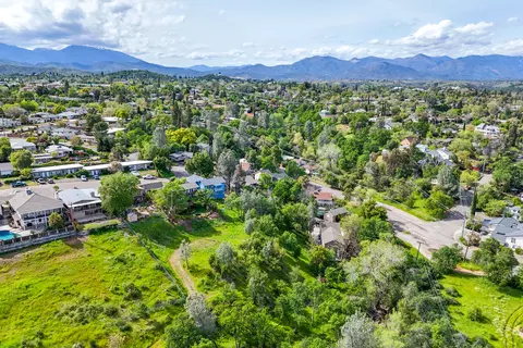 2330 West St, Redding, CA 96001 photo 2