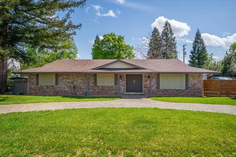 3707 Traverse St, Redding, CA 96002 photo 1