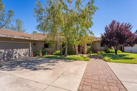 1830 Wasatch Ct, Redding, CA 96001 photo 2