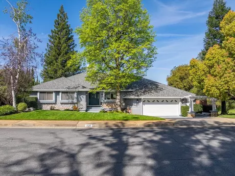 1526 St Andrews Dr, Redding, CA 96003