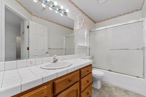 Bath - 2771 Dawnridge Dr, Redding, CA 96001 photo 1 of 1