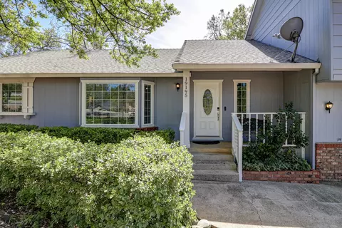 19195 Hollow Ln, Redding, CA 96003