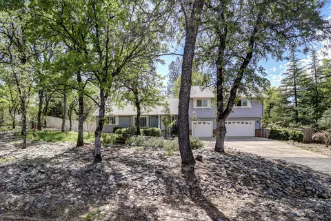 19195 Hollow Ln, Redding, CA 96003 photo 2