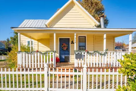 954 Douglass St, Red Bluff, CA 96080 photo 1