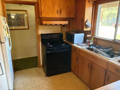 Kitchen - 37061 Park Ave, Burney, CA 96013 photo 1 of 1