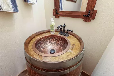 Bath - 22568 Rio Robles Dr, Red Bluff, CA 96080 photo 6 of 6