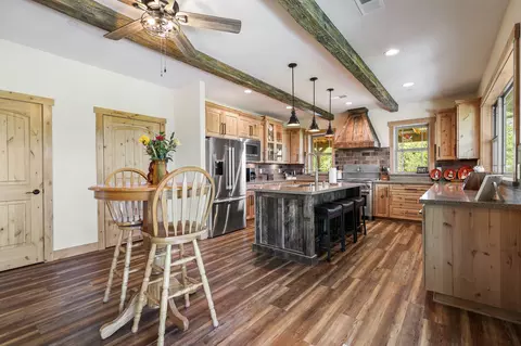 Kitchen - 22568 Rio Robles Dr, Red Bluff, CA 96080 photo 4 of 5