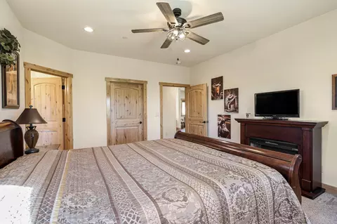 Bedroom - 22568 Rio Robles Dr, Red Bluff, CA 96080 photo 2 of 4