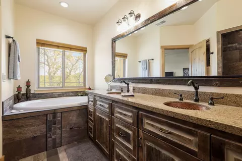 Bath - 22568 Rio Robles Dr, Red Bluff, CA 96080 photo 1 of 6