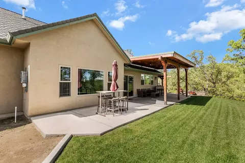 Exterior - 22568 Rio Robles Dr, Red Bluff, CA 96080 photo 5 of 8
