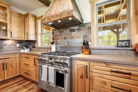 Kitchen - 22568 Rio Robles Dr, Red Bluff, CA 96080 photo 3 of 5