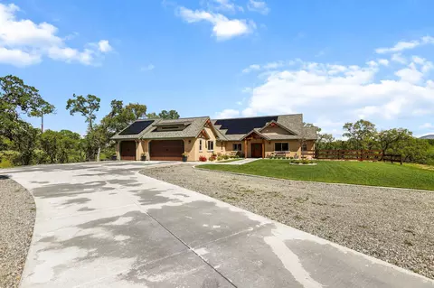 Exterior - 22568 Rio Robles Dr, Red Bluff, CA 96080 photo 7 of 8
