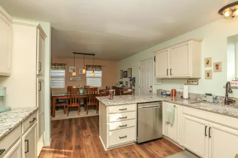 Kitchen - 2016 Stonybrook Dr, Red Bluff, CA 96080 photo 5 of 6