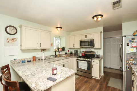 Kitchen - 2016 Stonybrook Dr, Red Bluff, CA 96080 photo 3 of 6