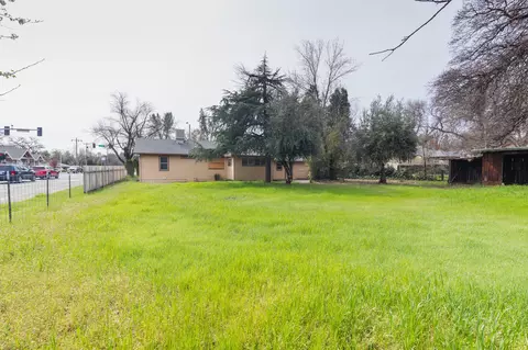 1740 Dana Dr, Redding, CA 96003 photo 2