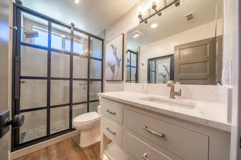 Bath - 6412 Creekside St, Redding, CA 96001 photo 7 of 7