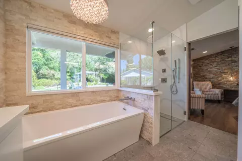 Bath - 6412 Creekside St, Redding, CA 96001 photo 6 of 7