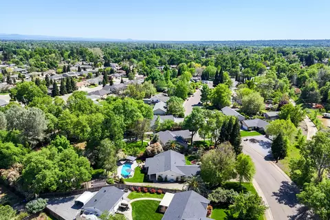 View/Area - 6412 Creekside St, Redding, CA 96001 photo 2 of 7