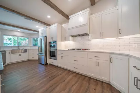 Kitchen - 6412 Creekside St, Redding, CA 96001 photo 6 of 10