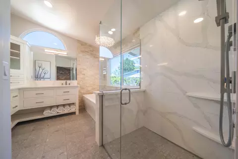 Bath - 6412 Creekside St, Redding, CA 96001 photo 2 of 7