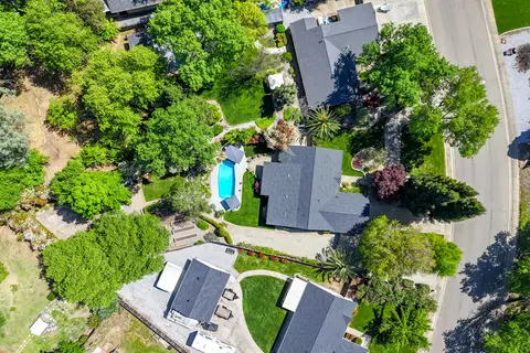 View/Area - 6412 Creekside St, Redding, CA 96001 photo 6 of 7