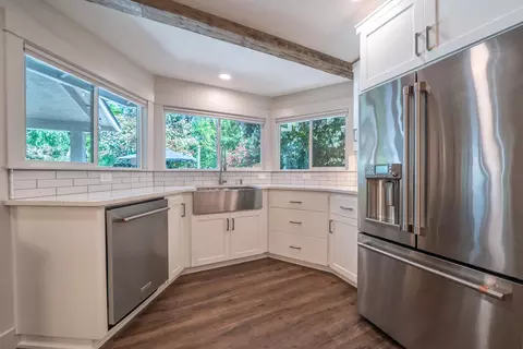 Kitchen - 6412 Creekside St, Redding, CA 96001 photo 10 of 10