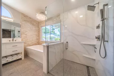 Bath - 6412 Creekside St, Redding, CA 96001 photo 1 of 7