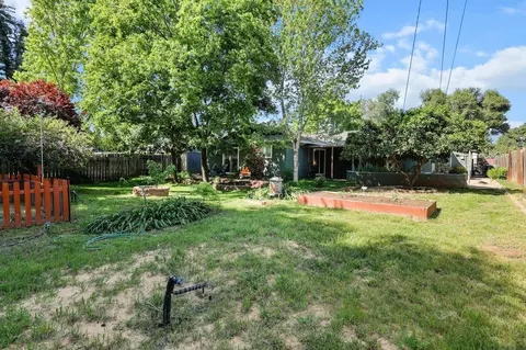Exterior - 3431 Alexander Dr, Redding, CA 96002 photo 3 of 9