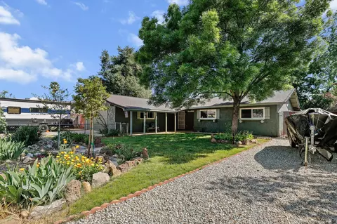 3431 Alexander Dr, Redding, CA 96002
