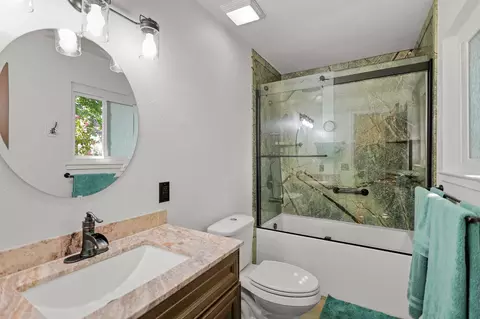 Bath - 3431 Alexander Dr, Redding, CA 96002 photo 4 of 4