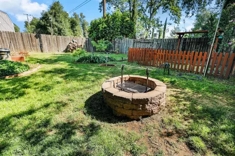 Exterior - 3431 Alexander Dr, Redding, CA 96002 photo 5 of 9