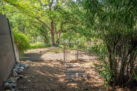 Exterior - 2347 Monterey Ct, Redding, CA 96001 photo 18 of 34