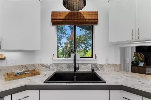 Kitchen - 2347 Monterey Ct, Redding, CA 96001 photo 5 of 6
