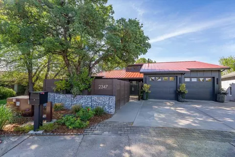 Exterior - 2347 Monterey Ct, Redding, CA 96001 photo 31 of 34