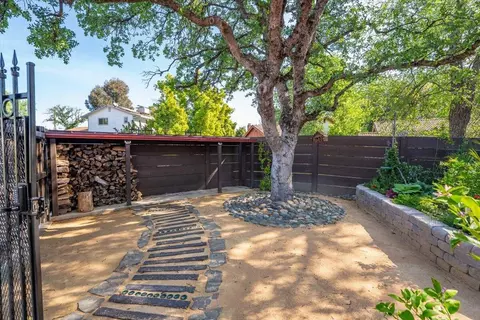 Exterior - 2347 Monterey Ct, Redding, CA 96001 photo 28 of 34