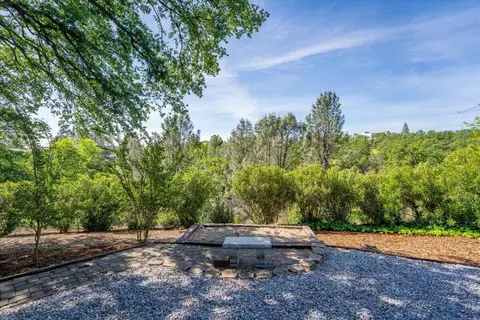 Exterior - 2347 Monterey Ct, Redding, CA 96001 photo 20 of 34