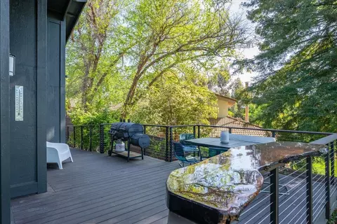 Exterior - 2347 Monterey Ct, Redding, CA 96001 photo 10 of 34