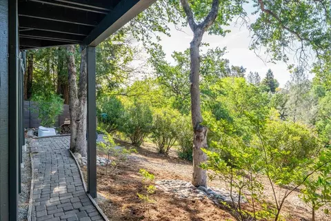 Exterior - 2347 Monterey Ct, Redding, CA 96001 photo 4 of 34