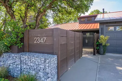 Exterior - 2347 Monterey Ct, Redding, CA 96001 photo 33 of 34