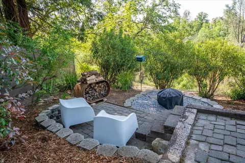 Exterior - 2347 Monterey Ct, Redding, CA 96001 photo 15 of 34