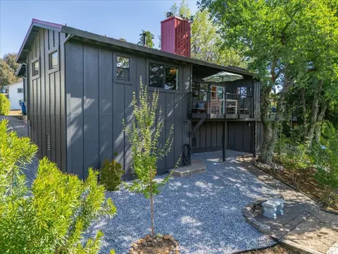 Exterior - 2347 Monterey Ct, Redding, CA 96001 photo 21 of 34