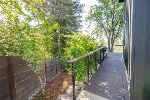 Exterior - 2347 Monterey Ct, Redding, CA 96001 photo 13 of 34