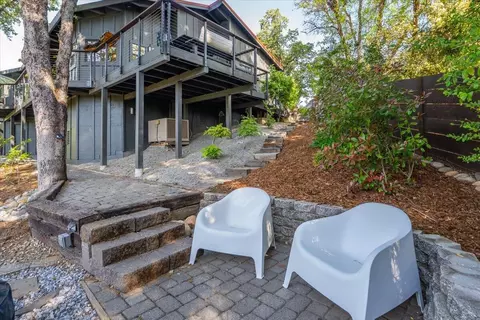 Exterior - 2347 Monterey Ct, Redding, CA 96001 photo 16 of 34