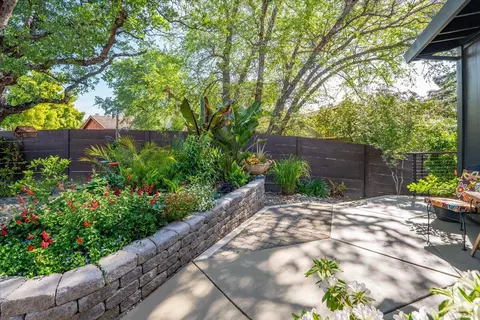 Exterior - 2347 Monterey Ct, Redding, CA 96001 photo 27 of 34